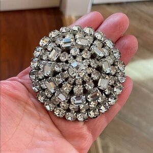 VTG Clear Rhinestone Round Cluster Brooch - Silver Tone
(8)